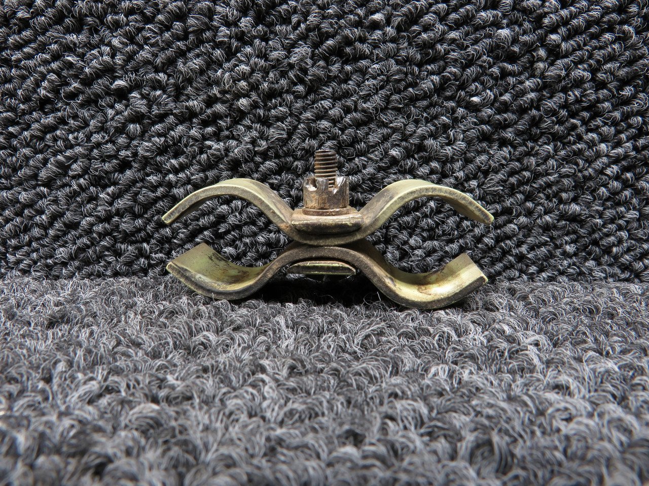 137114E9 BAE JS-31 Elevator Rod Clamp Assembly