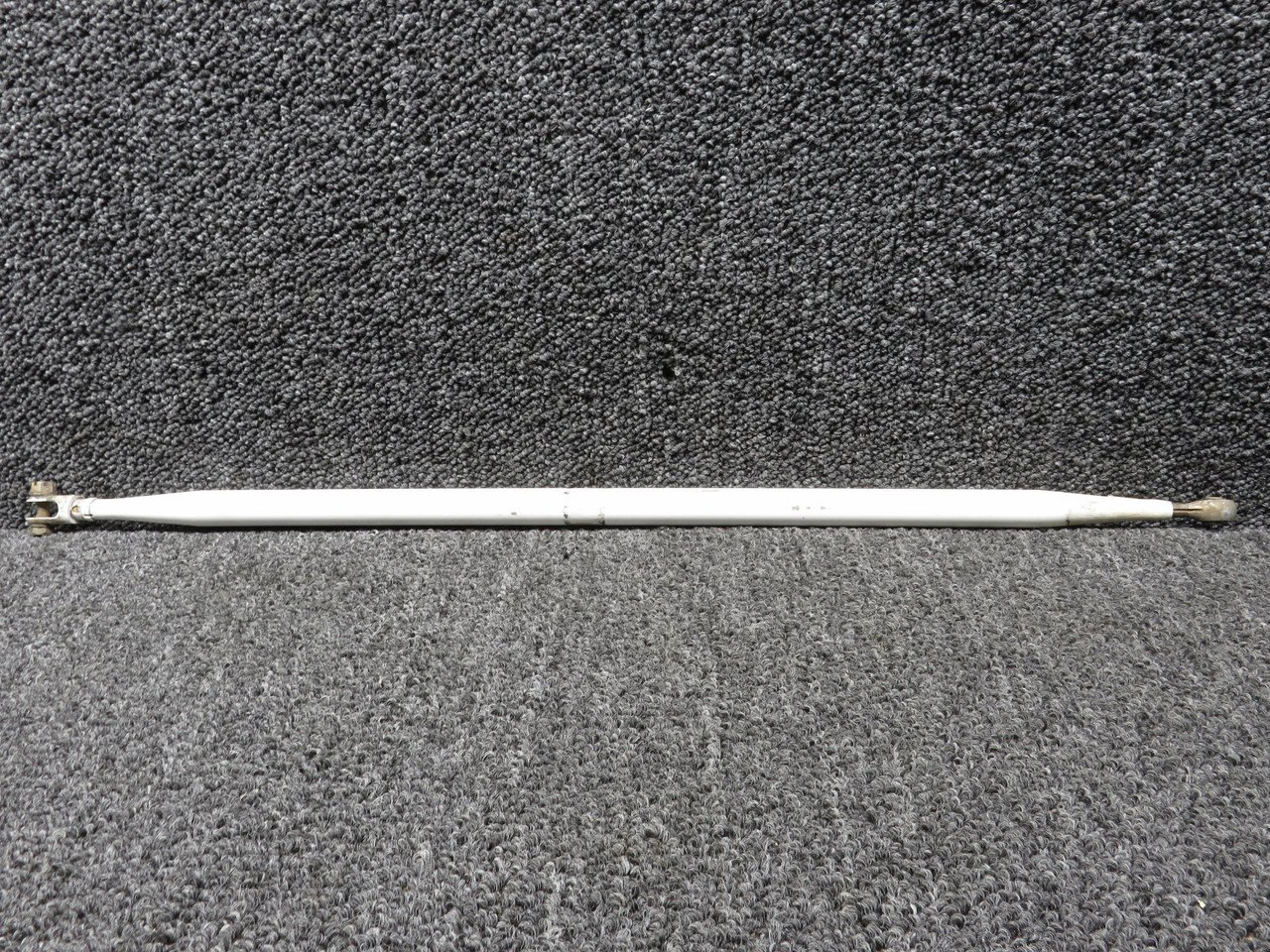 1379011E401 BAE JS-31 Elevator Rod Assy