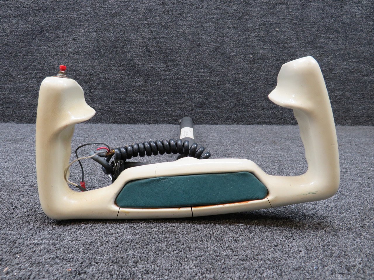 35-380060-35 Beechcraft A23A Control Wheel Assembly with Mic (Cracked Handle)