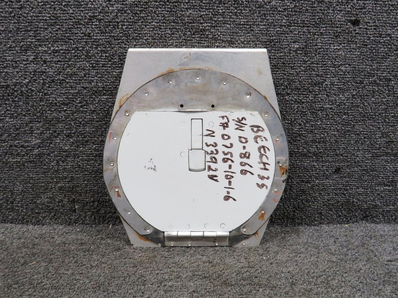 Beechcraft 35 Aftermarket 10 Gallon Fuel Cap Cover with Mount